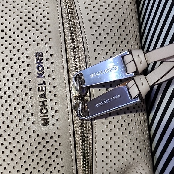 Michael kors backpack - Picture 2 of 5